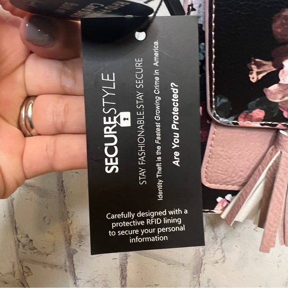 New K.Carroll crossbody - travel - Rfid protected - Picture 8 of 10